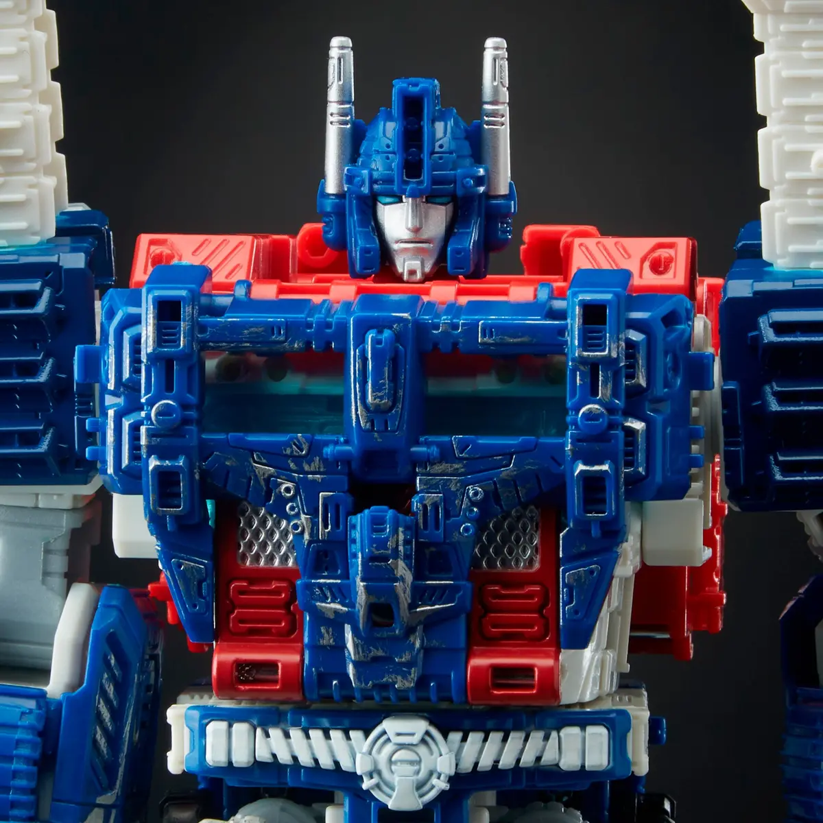 Transformers Generations War For Cybertron: Siege Leader Class Wfc-S13 Ultra Magnus Action Figure 1