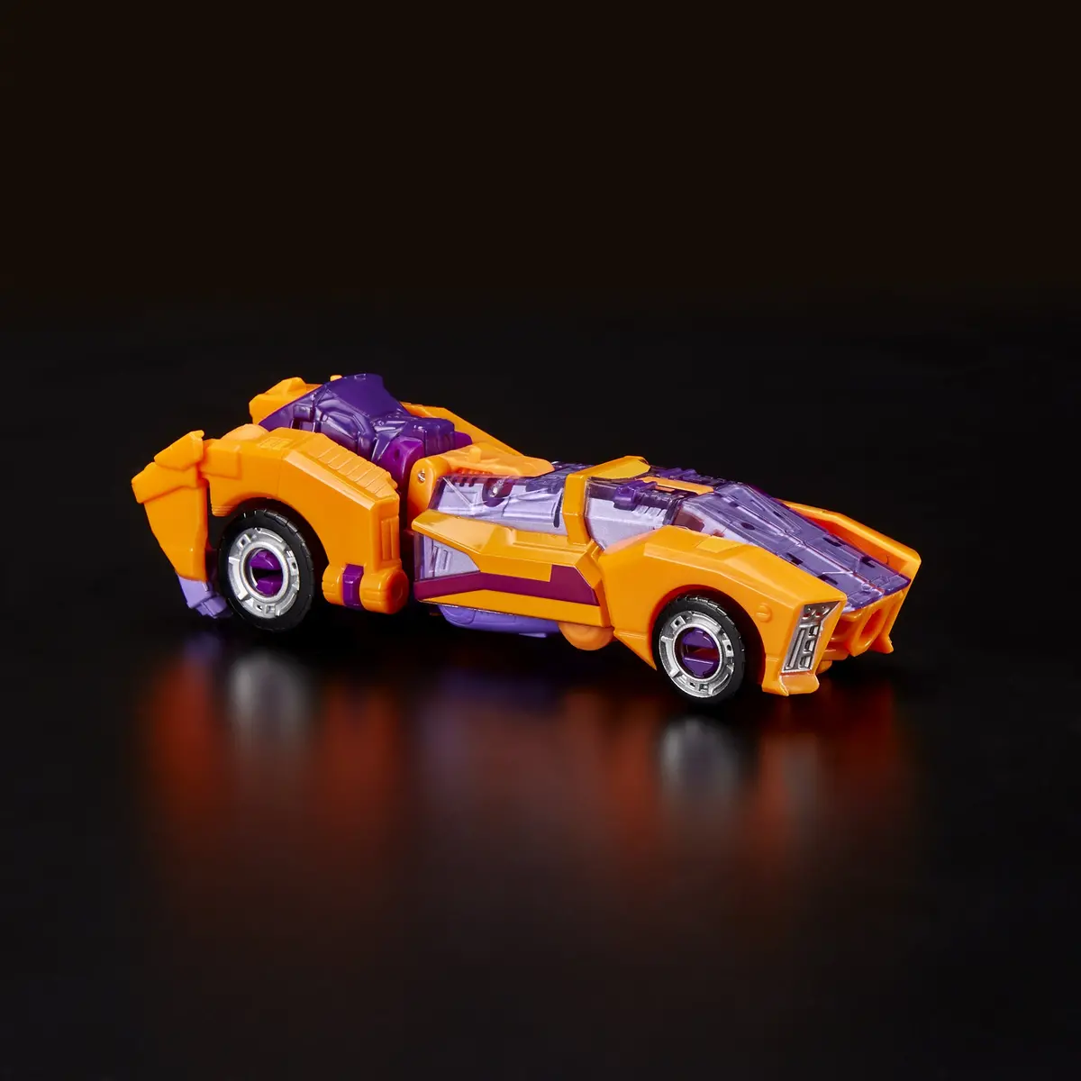 Transformers Generations Selects Deluxe Class Wfc-Gs05 Autobot Lancer 2