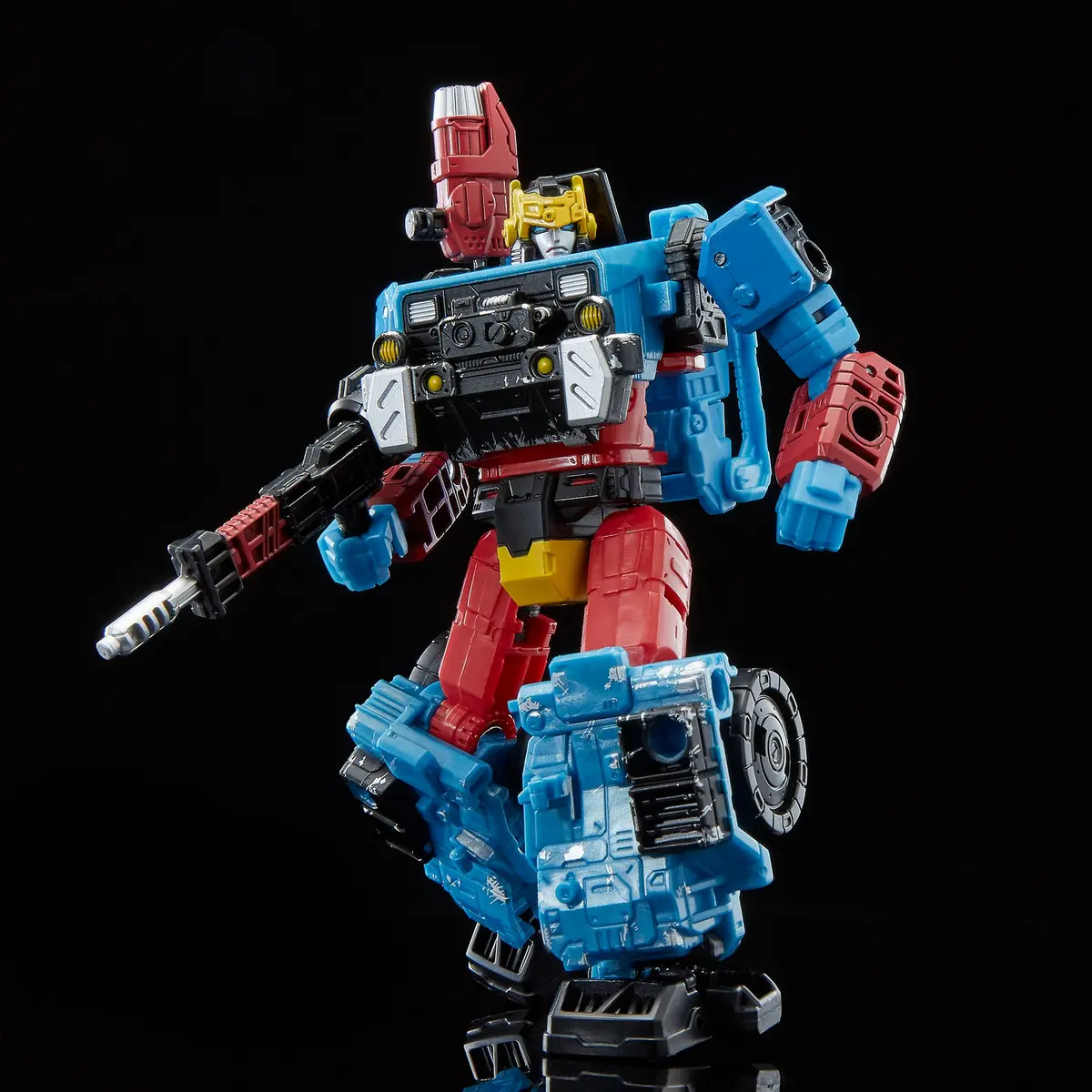 Transformers Generations Selects Deluxe Wfc-Gs09 Hot Shot Figure 2