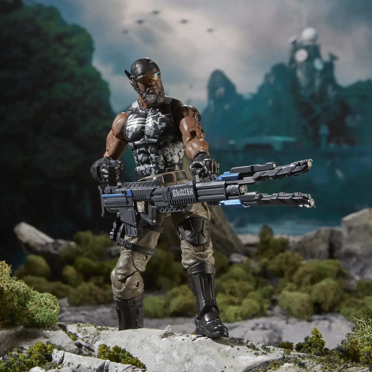 G.I. Joe Classified Series Roadblock Action Figure With Accessories 1