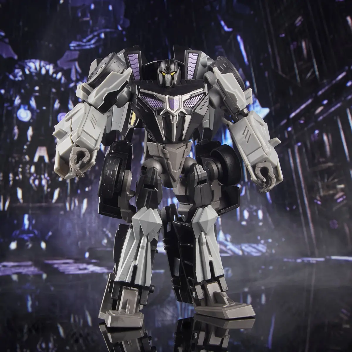 Transformers Studio Series Deluxe 02 Gamer Edition Barricade 1