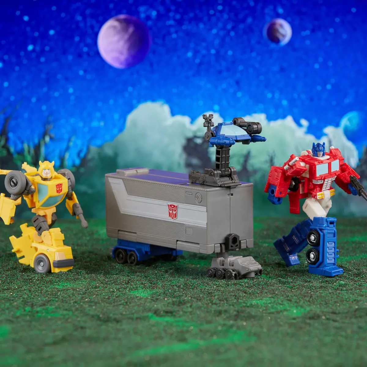 Transformers Legacy Evolution Core Class Optimus Prime & Bumblebee 1