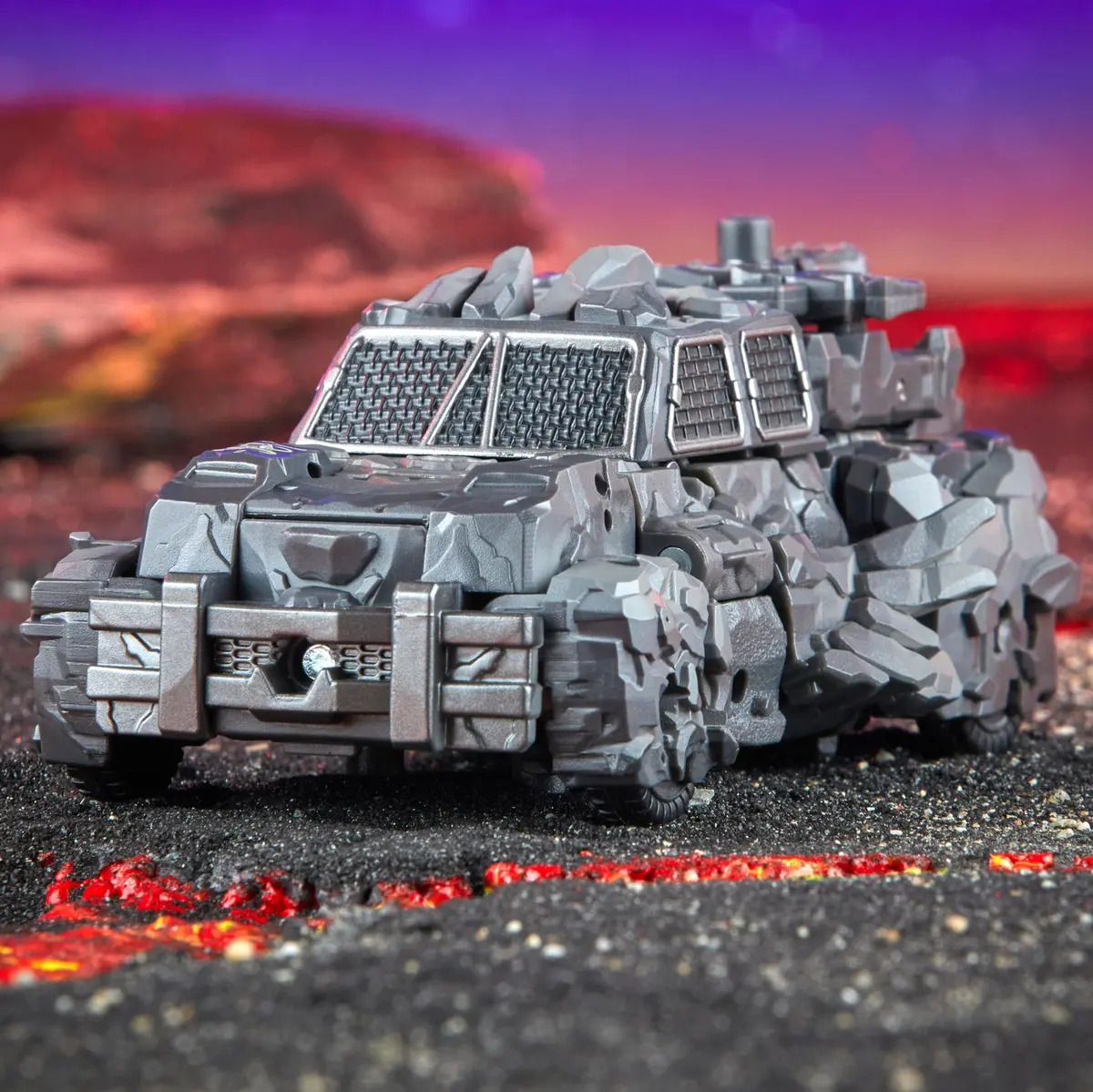 Transformers Legacy United Deluxe Class Infernac Universe Magneous 2