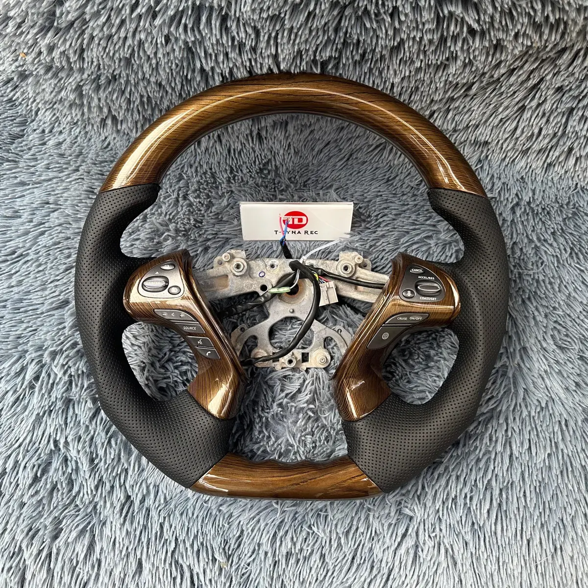 Ttd Craft Infiniti 2013-2020 Qx60 / 2013-2022 Q70 Q70l / 2011-2019 M25 M35 M37 M56 Carbon Fiber Steering Wheel 1