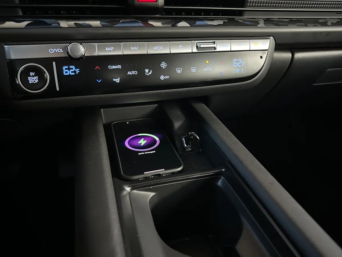 2023+ Hyundai Ioniq 6 Se | Magsafe Wireless Charger Pad 1