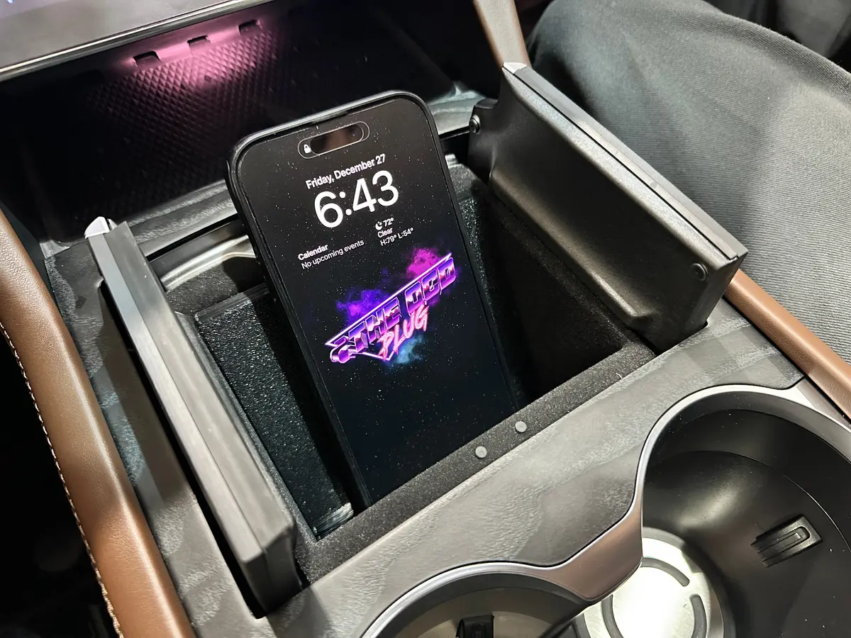 2023+ Maserati Grecale Mag Safe Wireless Charging Mount (Charger Included) 1
