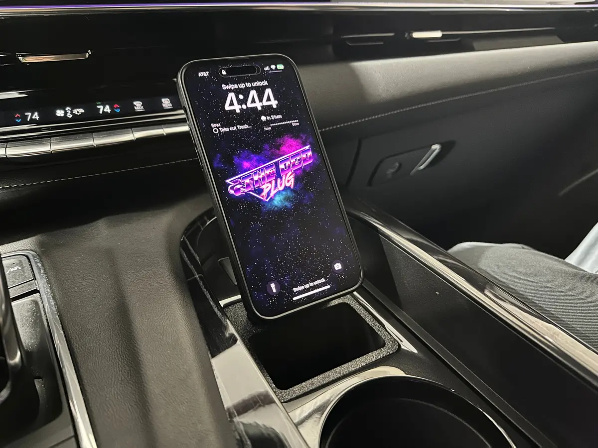 2021-2024 Escalade New Qi2 Mag Safe Wireless Charging Mount (W/Charger) 1
