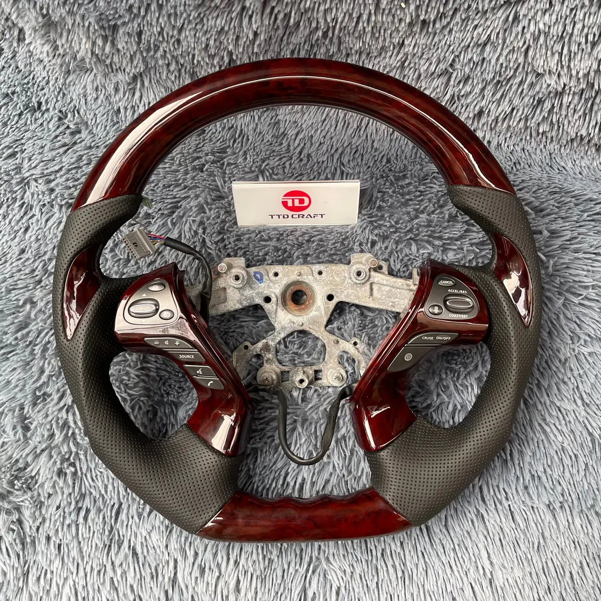 Ttd Craft Infiniti 2013-2020 Qx60 / 2013-2022 Q70 Q70l / 2011-2019 M25 M35 M37 M56 Carbon Fiber Steering Wheel 1