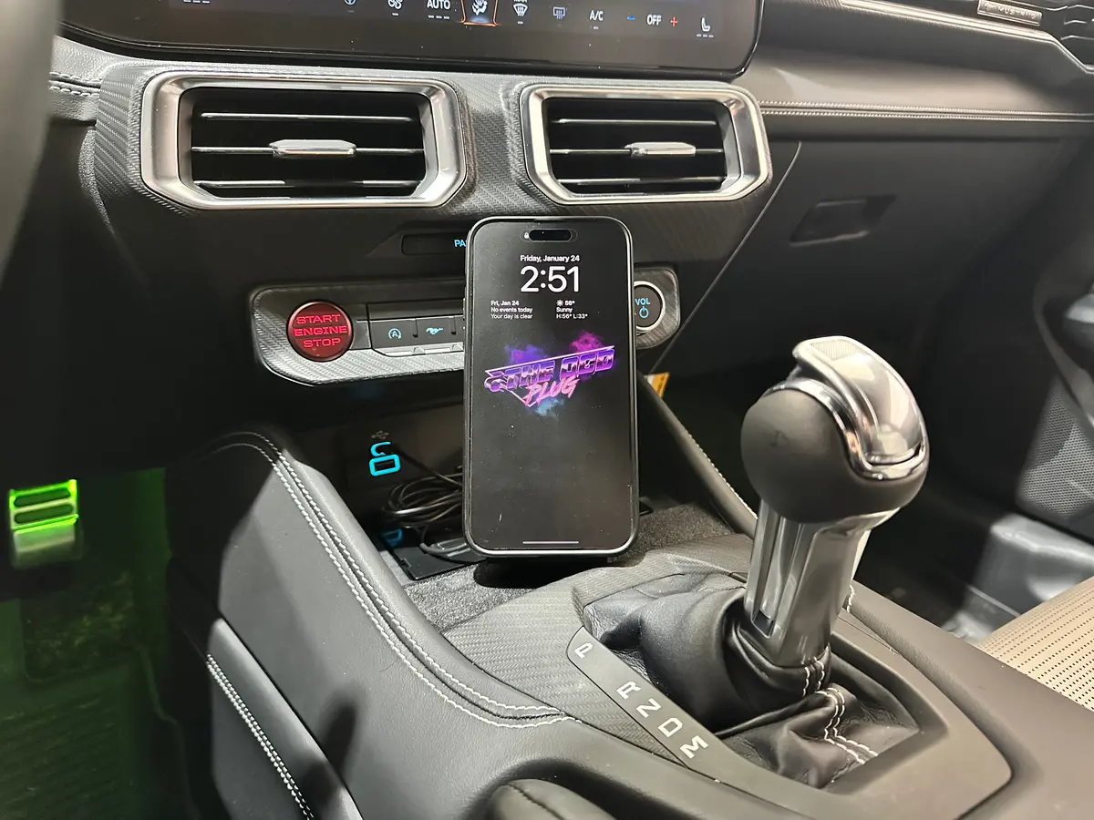 2024+ S650 Mustang Mag Safe Wireless Charging Mount (Charger Included) 1