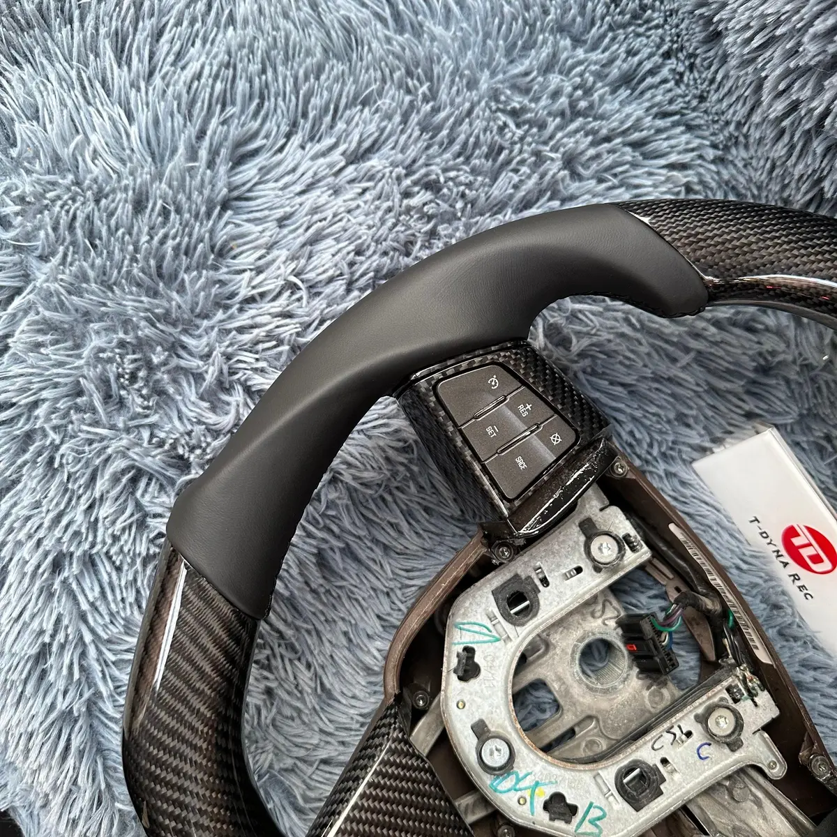 Ttd Craft Cadillac 2008-2013 Cts / 2008-2009 Xlr / 2008-2011 Sts / 2010-2013 Srx Carbon Fiber Steering Wheel 2