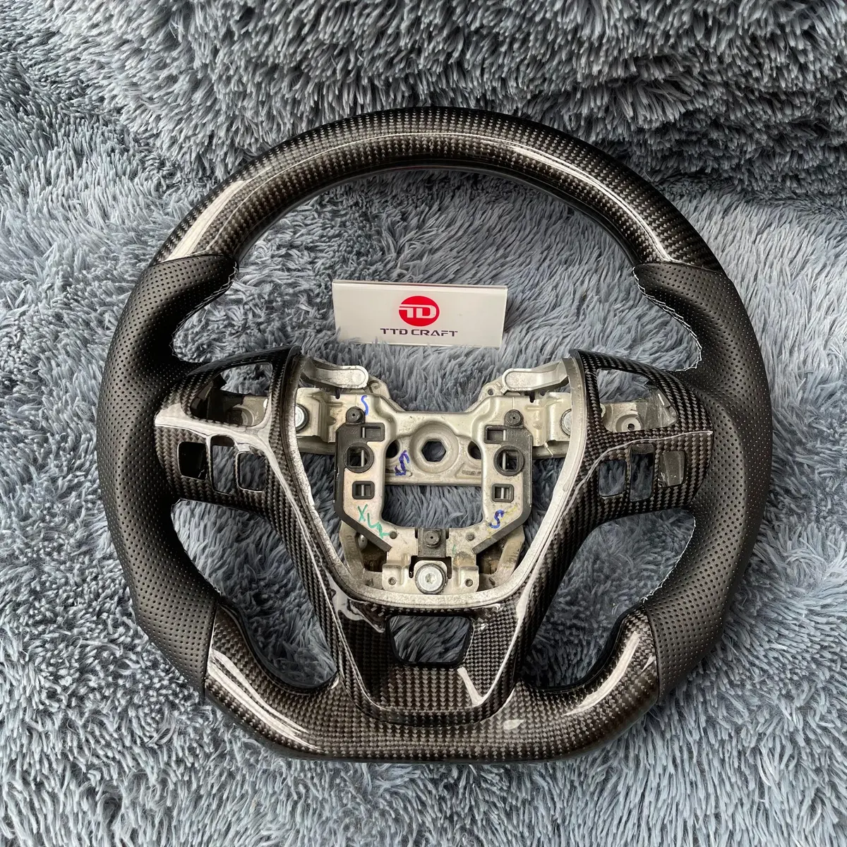 Ttd Craft Ford 2013-2019 Ford Taurus / 2011-2014 Edge / 2011-2015 Explorer / 2011-2020 Flex Carbon Fiber Steering Wheel 1