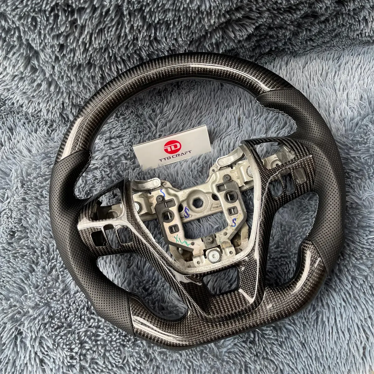 Ttd Craft Ford 2013-2019 Ford Taurus / 2011-2014 Edge / 2011-2015 Explorer / 2011-2020 Flex Carbon Fiber Steering Wheel 2