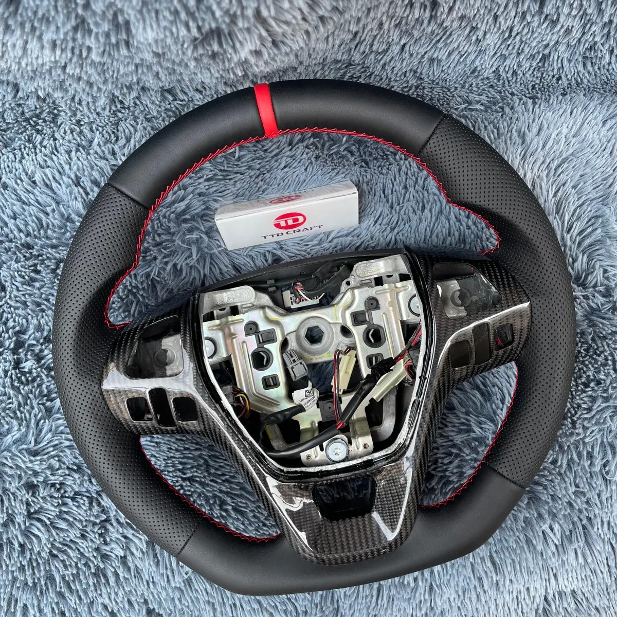 Ttd Craft Ford 2013-2019 Ford Taurus / 2011-2014 Edge / 2011-2015 Explorer / 2011-2020 Flex Carbon Fiber Steering Wheel 2