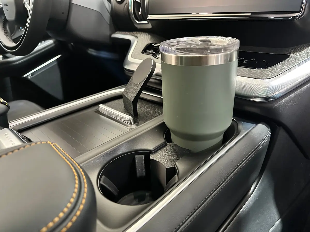 2025+ Ford Expedition | Cup M8 1