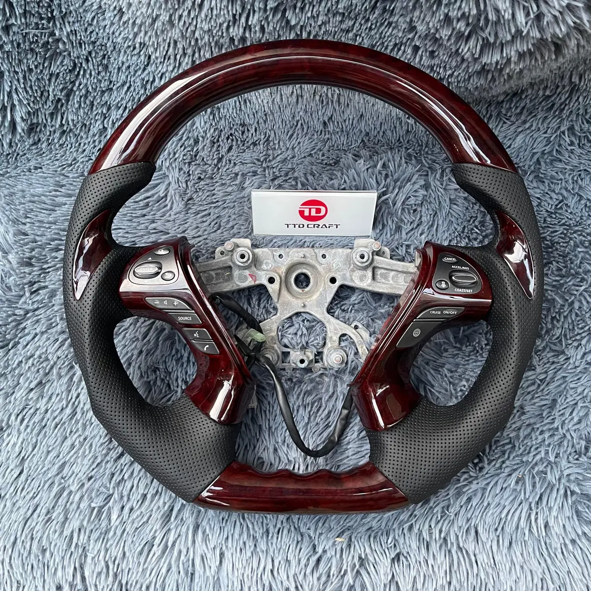 Ttd Craft Infiniti 2013-2020 Qx60 / 2013-2022 Q70 Q70l / 2011-2019 M25 M35 M37 M56 Carbon Fiber Steering Wheel 2