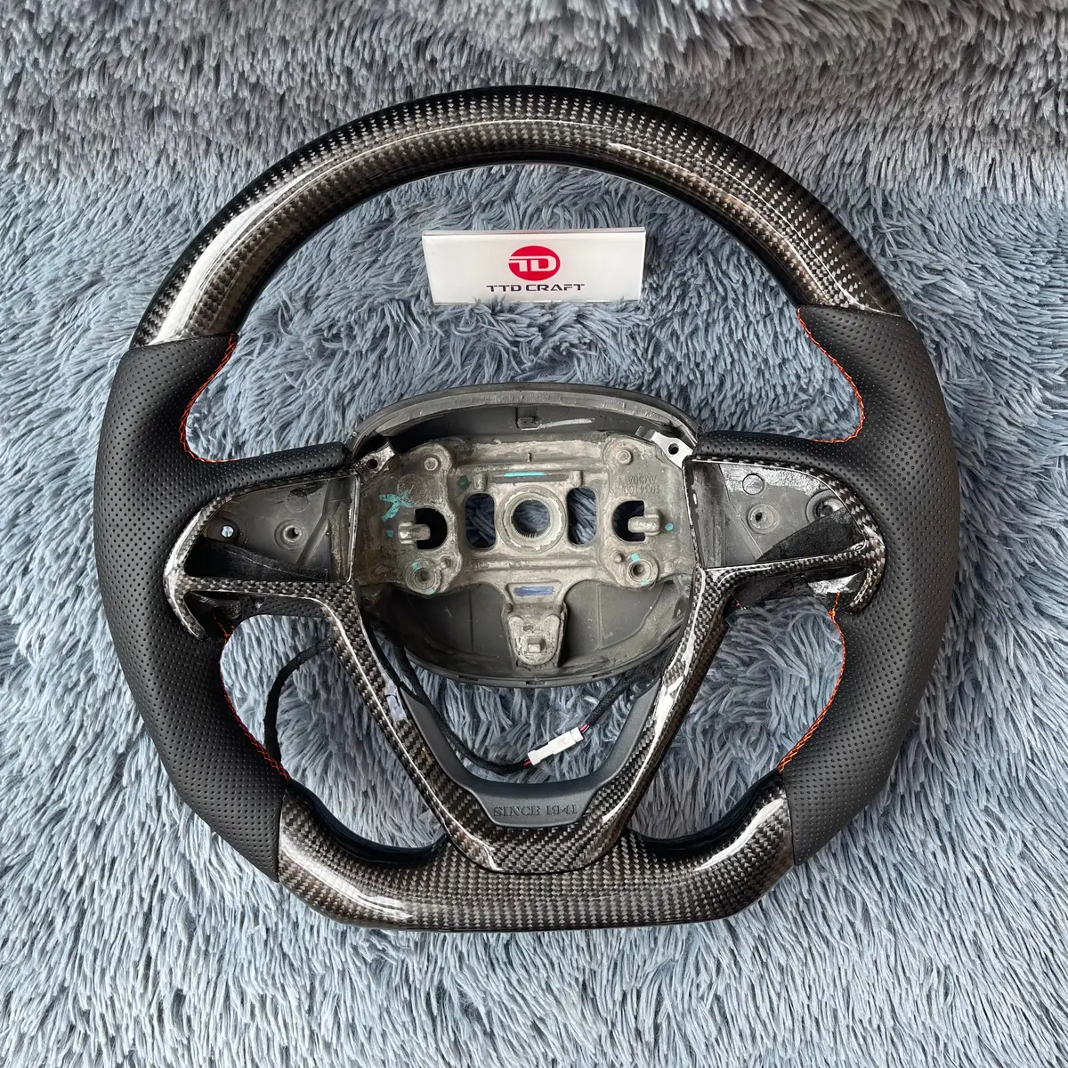 Ttd Craft Jeep 2016-2021 Cherokee / Grand Cherokee Carbon Fiber Steering Wheel 1