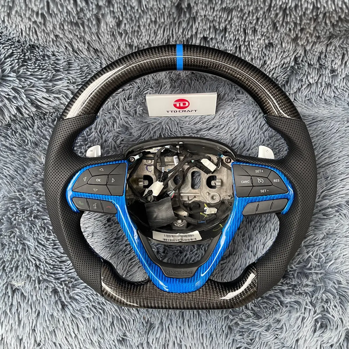 Ttd Craft Jeep 2016-2021 Cherokee / Grand Cherokee Carbon Fiber Steering Wheel 1