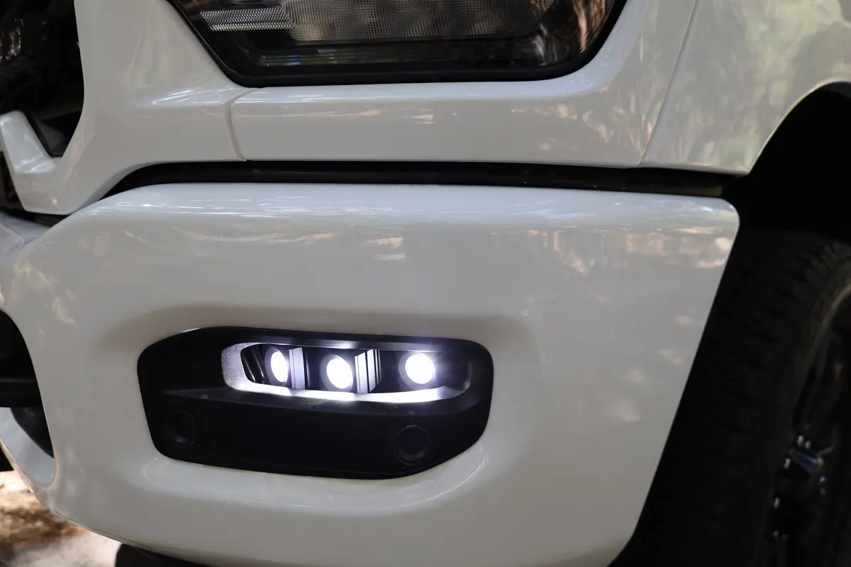 2025+ Ram 2500/3500 Fog Light Kit 1